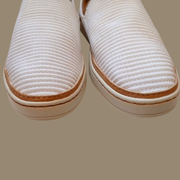 UGG Cream Knit Slip-on Loafers 7.5M - Like New - Picture 5 of 10